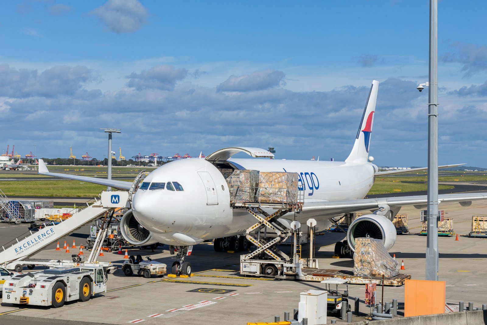 Cargo aircraft being loaded